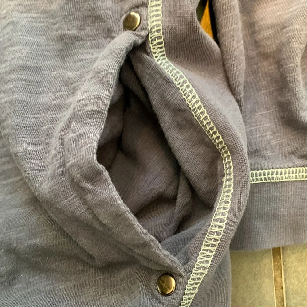 Kids size Small The Black Dog blue lightweight hoodie w/ pockets - Picture 4 of 5